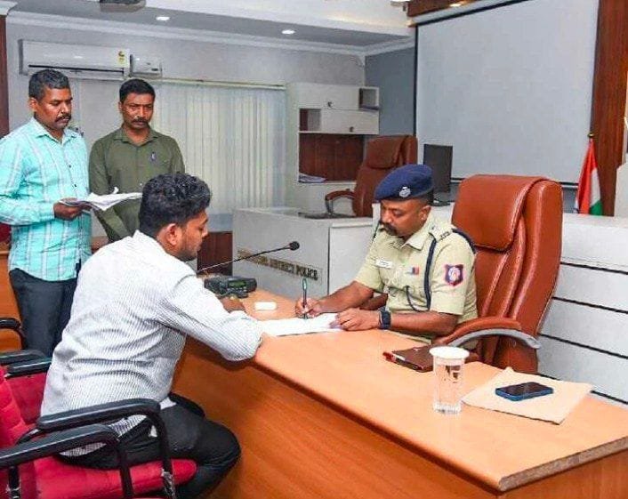 கோவையில் மக்கள் குறை தீர்ப்பு முகாம்: 71 மனுக்களுக்கு சுமூகமான முறையில் தீர்வு WhatsApp Image 2024 09 25 at 20.40.29 8beb0fd5