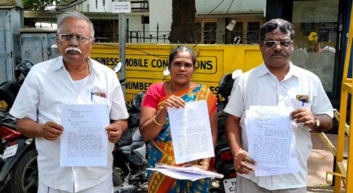 கோவையில் மாணவிக்கு பள்ளியில் ஜாதியை காரணம் காட்டி இரண்டாம் பரிசு- மாணவியின் தாயார் ஆட்சியர் அலுவலகத்தில் புகார் WhatsApp Image 2024 09 25 at 20.45.21 1841c80f 1