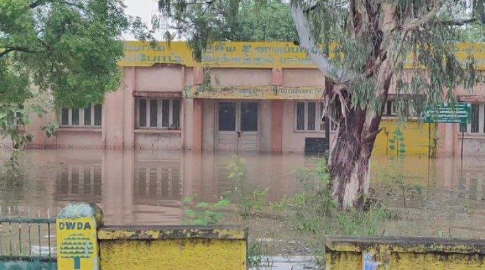 லாலி ரோடு - வடவள்ளி செல்லும் சாலையில் மழை நீர் தேக்கம் Rain damage in coimbatore 2