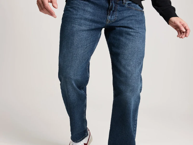 Upgrade Your Wardrobe: The Ultimate Men’s Jeans Guide 2025 skinny jeans